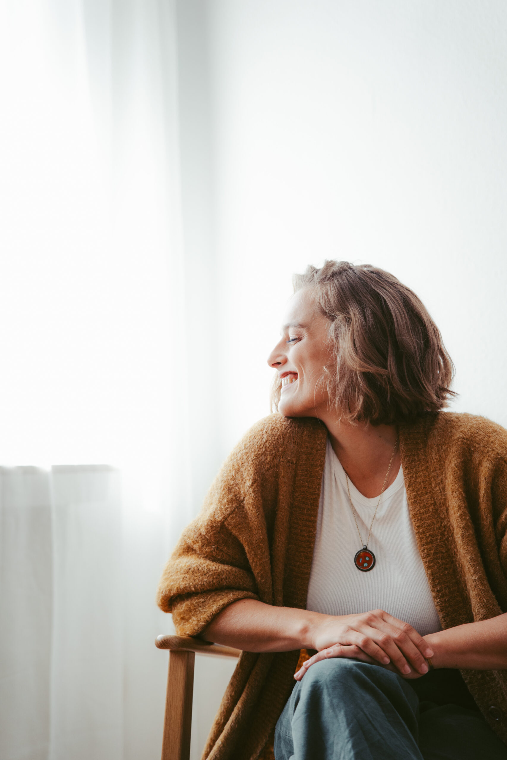 photo of a women business owner thanking her client
